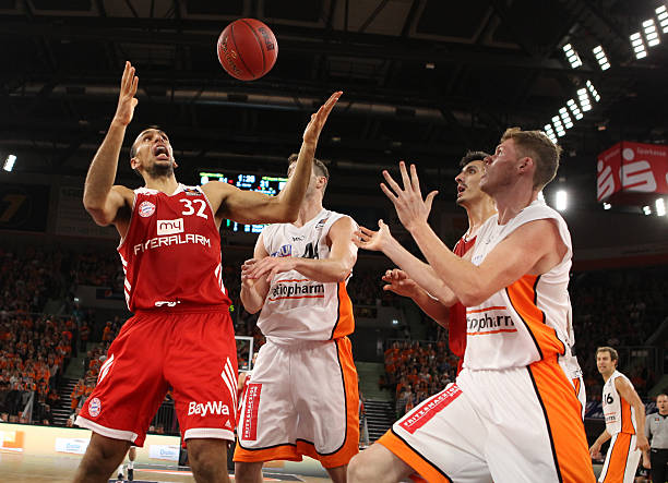 他不仅带领 他不仅带领