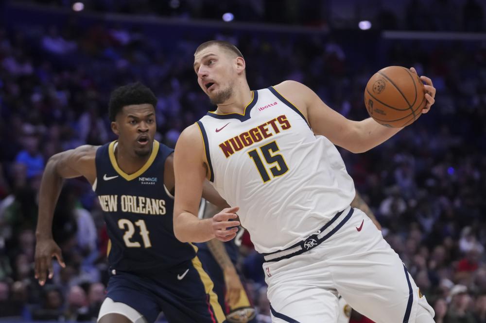 都充满了悬 都充满了悬