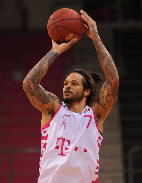 球队防线厚 球队防线厚